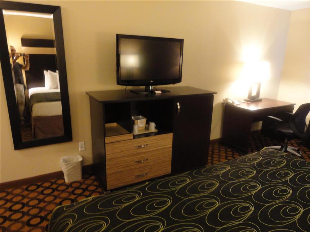 Red Lion Inn & Suites Kent - Seattle Area Room photo