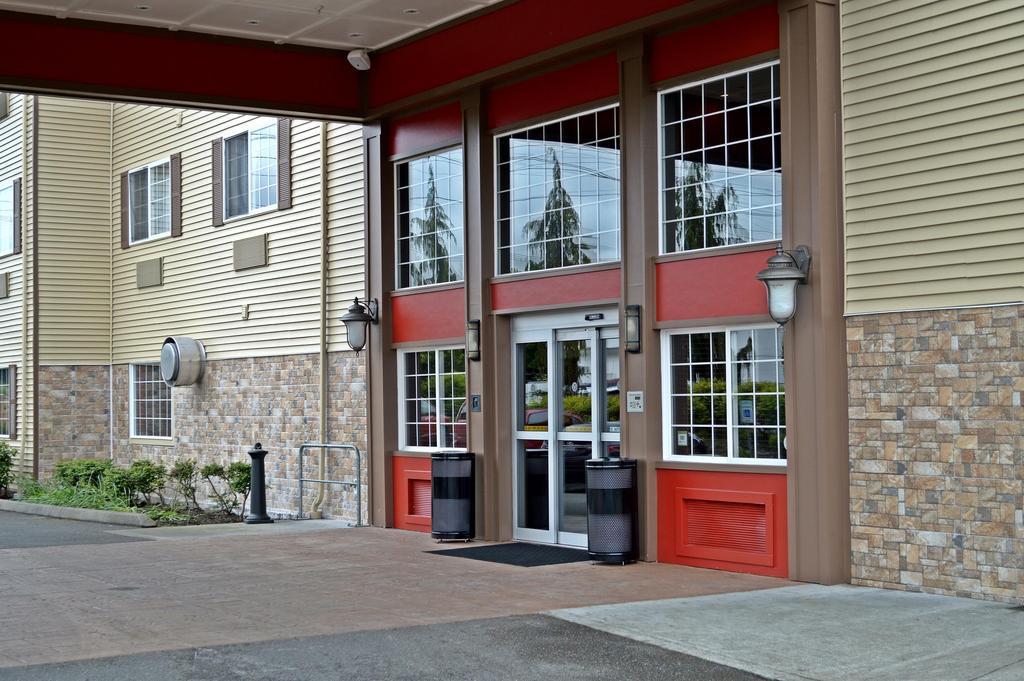 Red Lion Inn & Suites Kent - Seattle Area Exterior photo