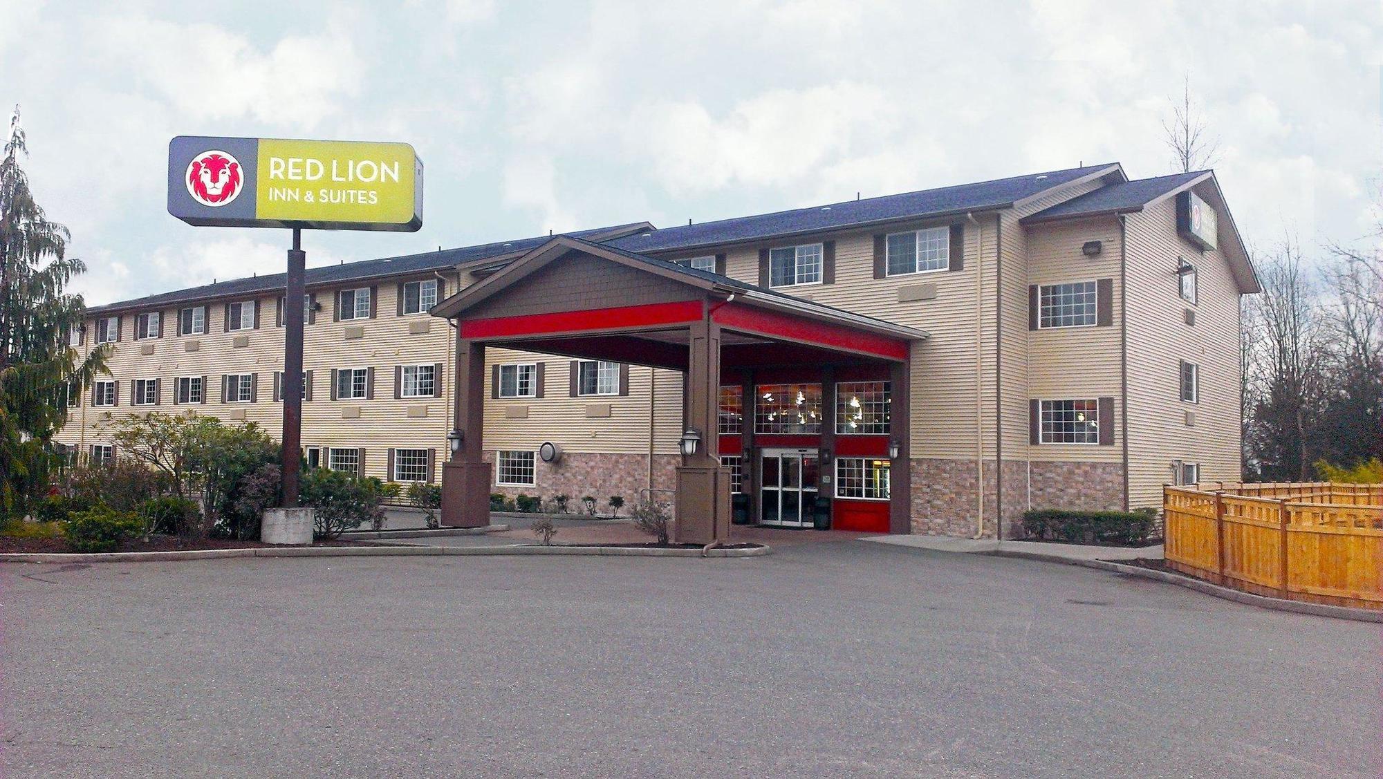 Red Lion Inn & Suites Kent - Seattle Area Exterior photo